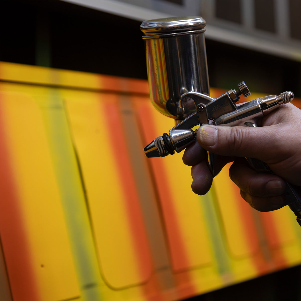 笑撃！ヒットの法則・企業の成功を大解剖